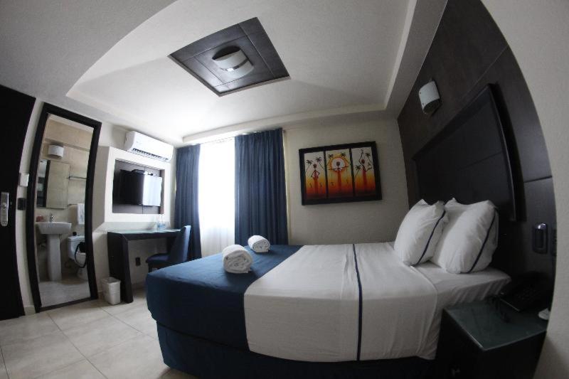 Hotel Portonovo Plaza Malecon Puerto Vallarta Room photo
