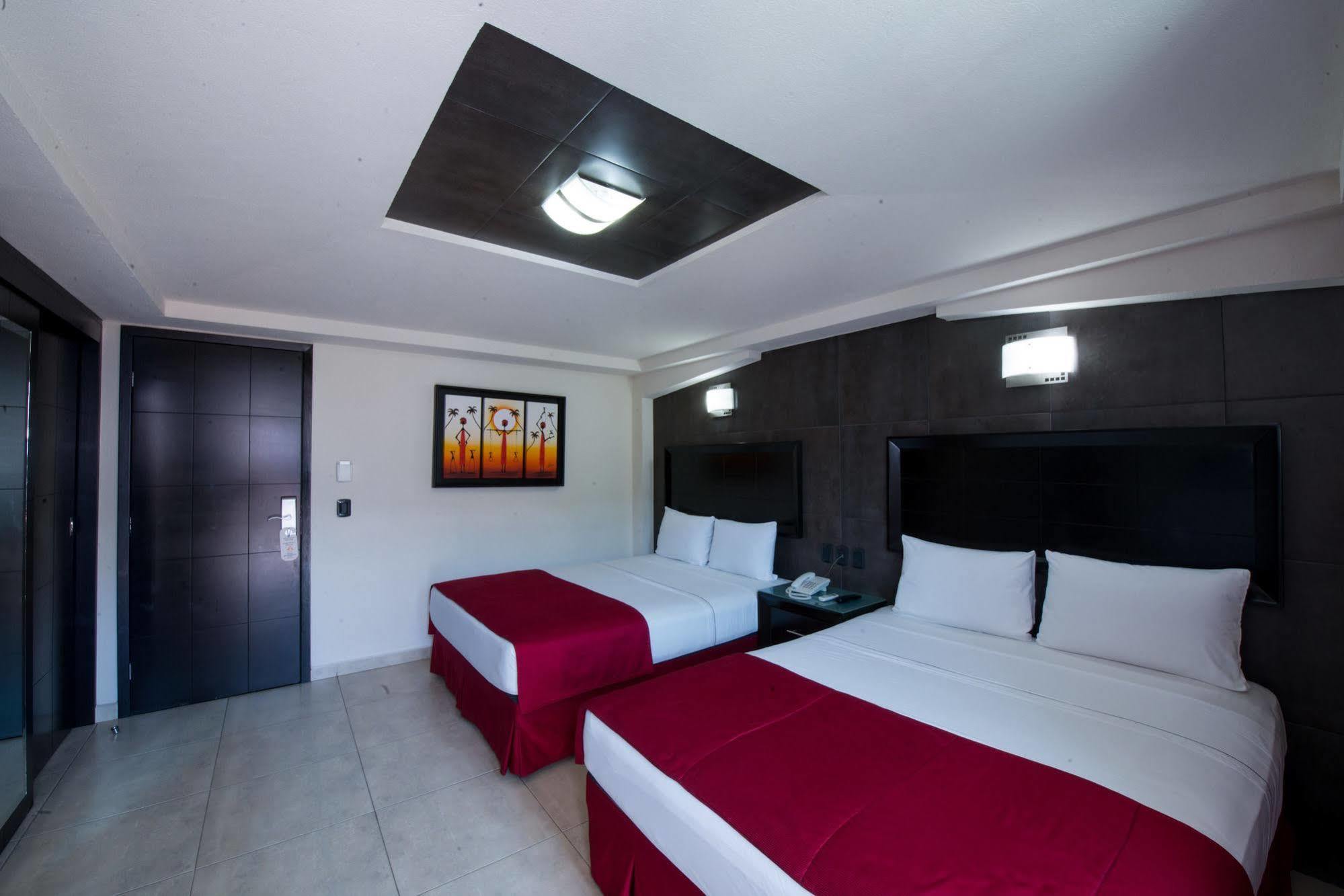 Hotel Portonovo Plaza Malecon Puerto Vallarta Exterior photo